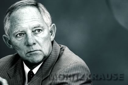 Abschweifender Blick am Rande einer PK