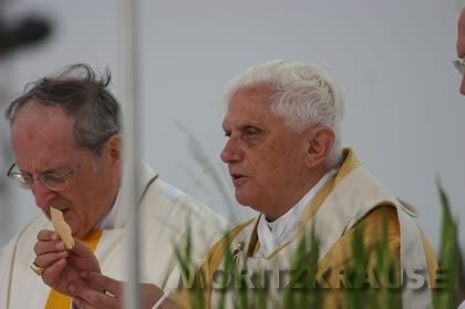 Papst w�hrend Messe