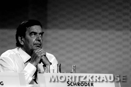 Schr�der Wahlparteitag, einsamer blick, angespannt