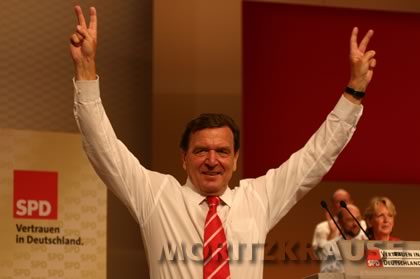 Schr�der, Siegerpose, Victoryzeichen